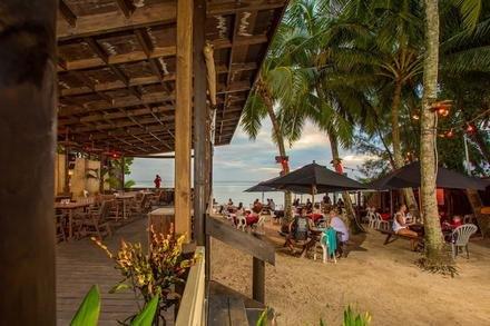 Crusoe's Restaurant & Wilson's Beach Bar
